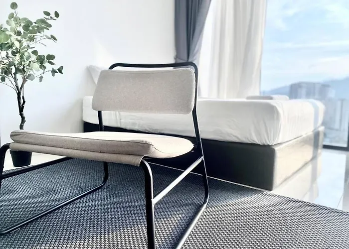 Beacon Executive Suites #Minimalist #Skypool #Georgetown #6Pax #2Br 2Bath #3 Queen #Quality Well Maintained #Private Host