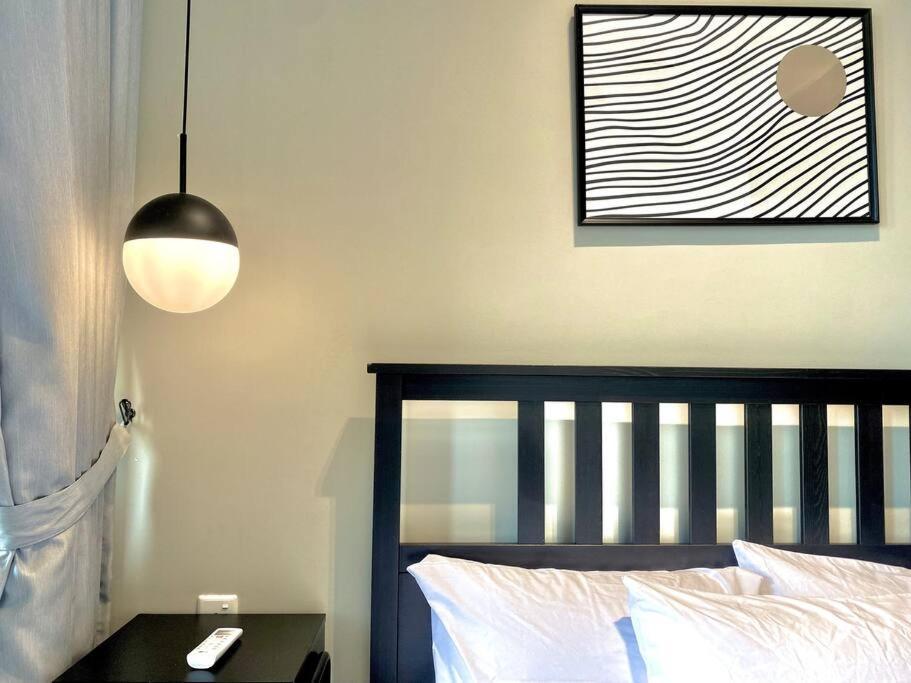 Beacon Executive #minimalist #skypool #georgetown #6pax #2br 2bath #3 Queen #quality Well Maintained #private Host Apartment George Town