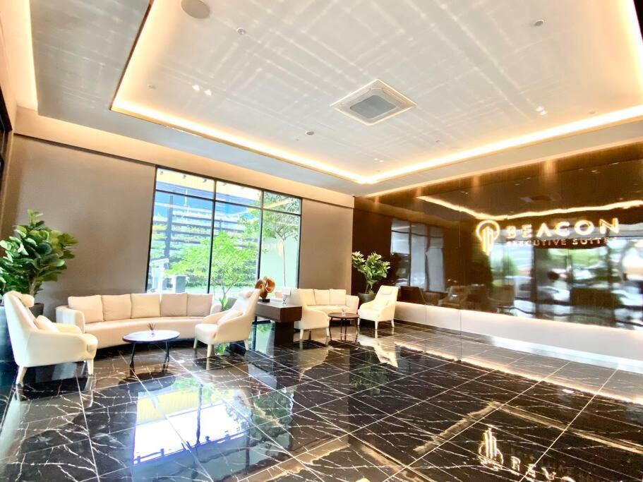 Beacon Executive #minimalist #skypool #georgetown #6pax #2br 2bath #3 Queen #quality Well Maintained #private Host * George Town