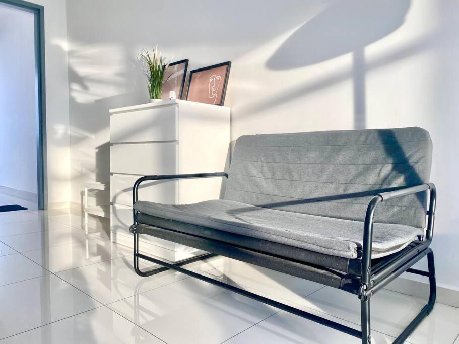 Apartment Beacon Executive #minimalist #skypool #georgetown #6pax #2br 2bath #3 Queen #quality Well Maintained #private Host