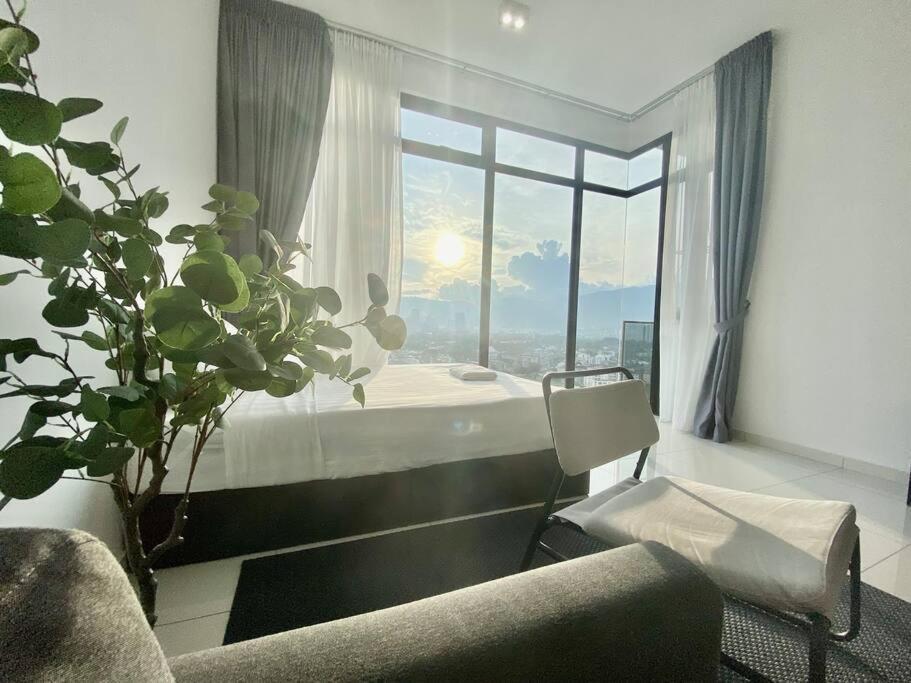 Pangsapuri Beacon Executive #minimalist #skypool #georgetown #6pax #2br 2bath #3 Queen #quality Well Maintained #private Host *