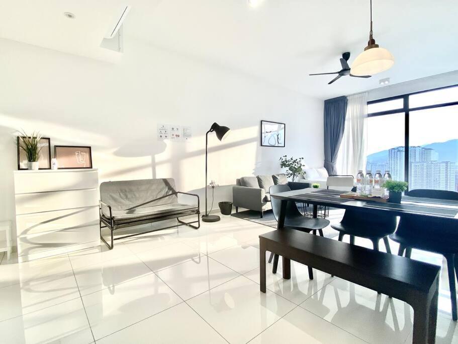 Apartment Beacon Executive #minimalist #skypool #georgetown #6pax #2br 2bath #3 Queen #quality Well Maintained #private Host George Town
