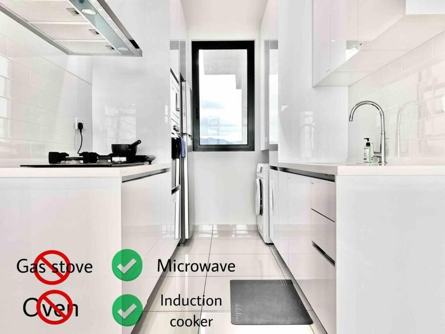 Beacon Executive #minimalist #skypool #georgetown #6pax #2br 2bath #3 Queen #quality Well Maintained #private Host George Town