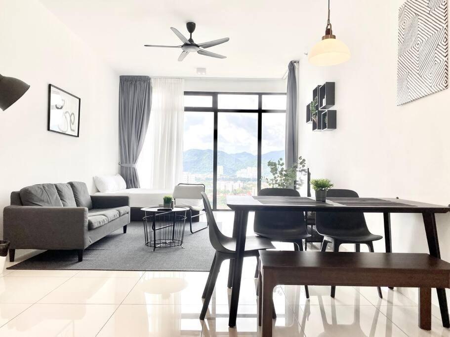 Apartment Beacon Executive #minimalist #skypool #georgetown #6pax #2br 2bath #3 Queen #quality Well Maintained #private Host George Town