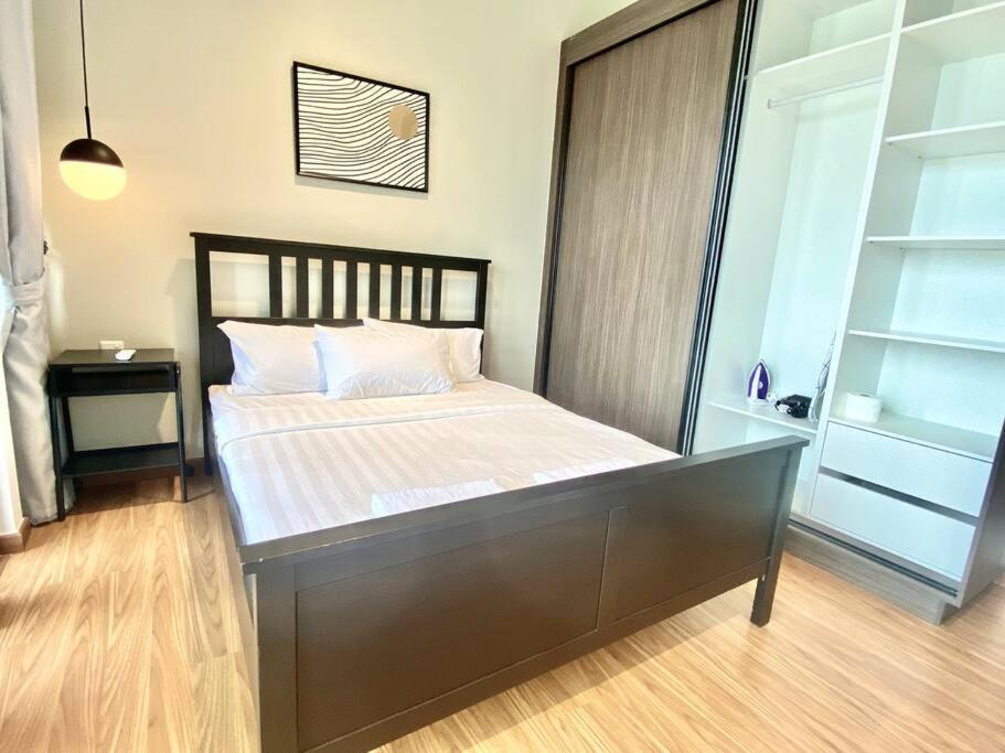 Beacon Executive #minimalist #skypool #georgetown #6pax #2br 2bath #3 Queen #quality Well Maintained #private Host Apartment