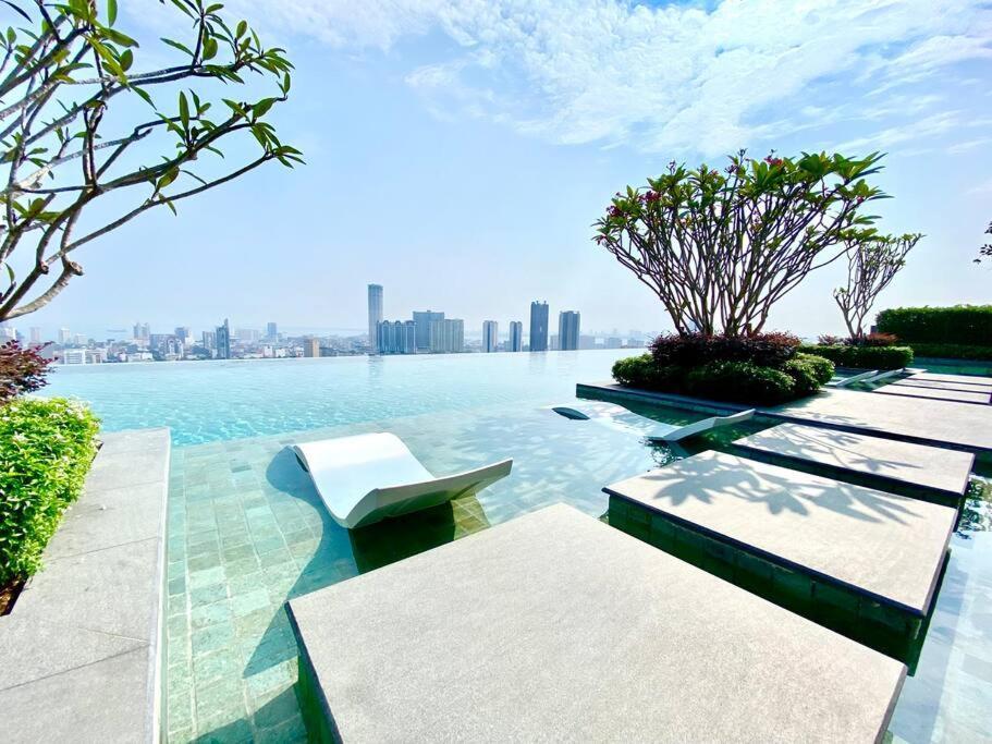 Beacon Executive #minimalist #skypool #georgetown #6pax #2br 2bath #3 Queen #quality Well Maintained #private Host Pangsapuri *