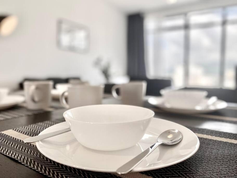 Beacon Executive #minimalist #skypool #georgetown #6pax #2br 2bath #3 Queen #quality Well Maintained #private Host *