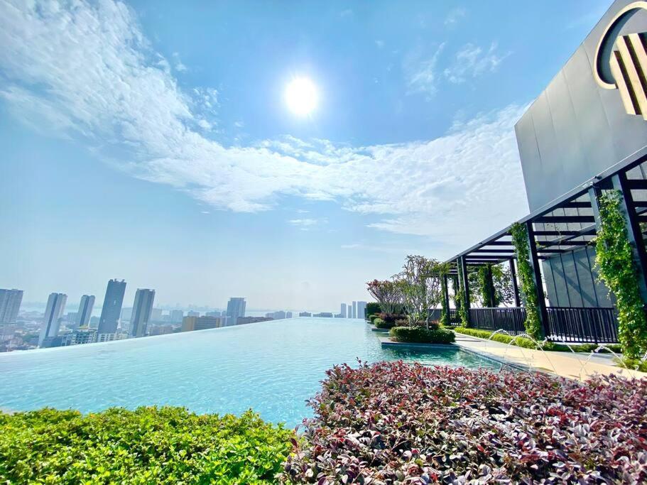 Beacon Executive #minimalist #skypool #georgetown #6pax #2br 2bath #3 Queen #quality Well Maintained #private Host Apartment