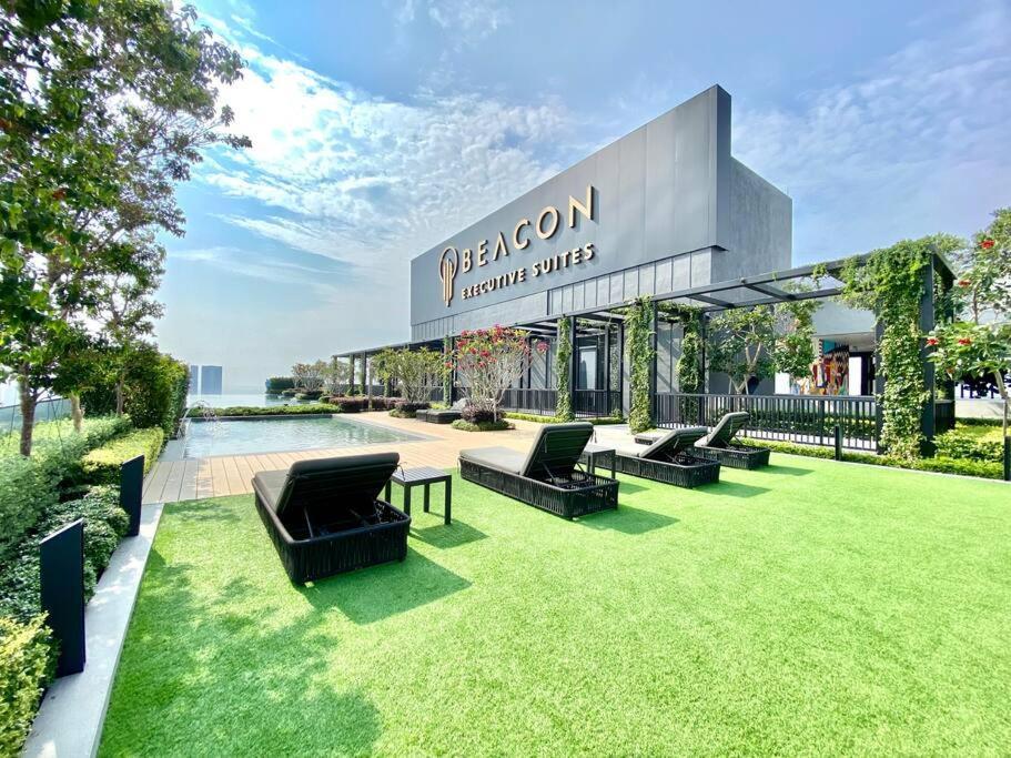 Beacon Executive #minimalist #skypool #georgetown #6pax #2br 2bath #3 Queen #quality Well Maintained #private Host Apartment