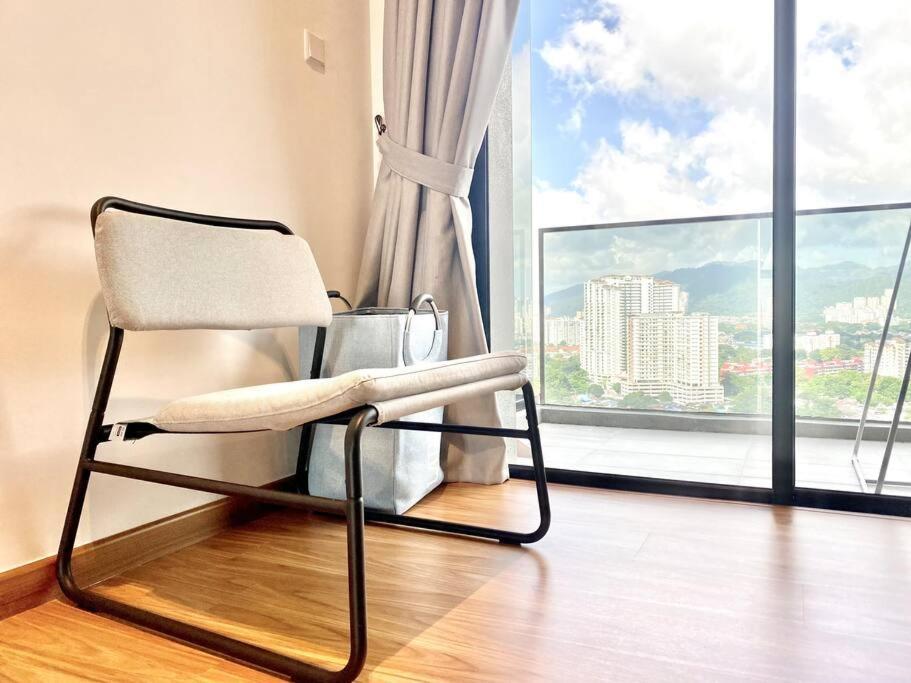 Apartment Beacon Executive #minimalist #skypool #georgetown #6pax #2br 2bath #3 Queen #quality Well Maintained #private Host George Town