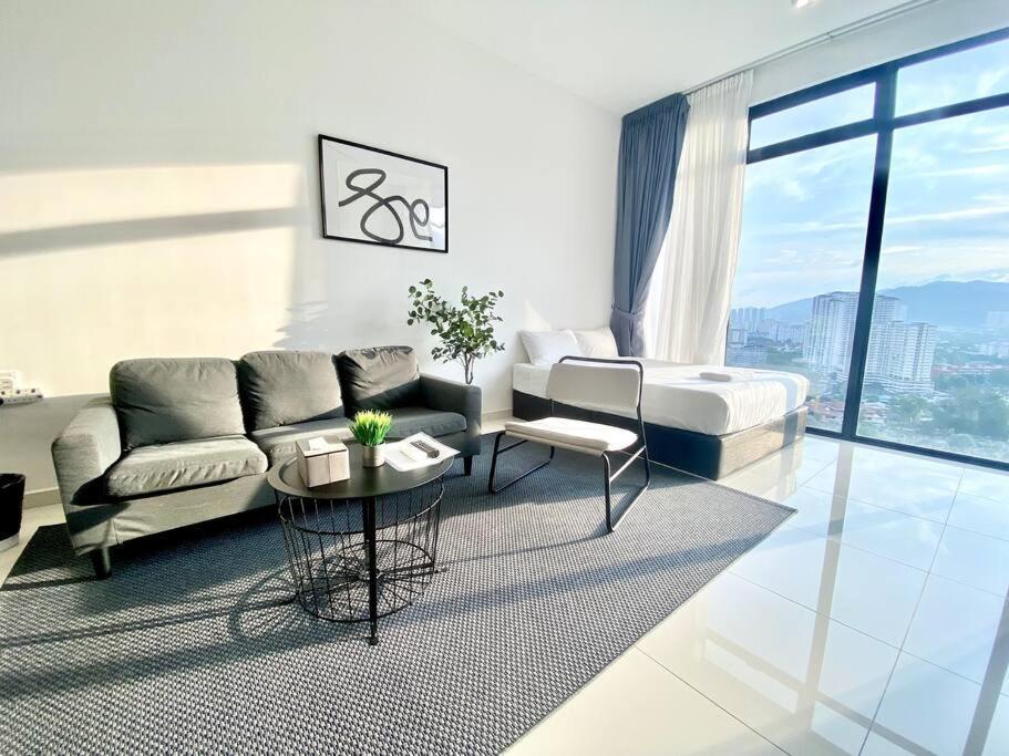 Beacon Executive #minimalist #skypool #georgetown #6pax #2br 2bath #3 Queen #quality Well Maintained #private Host Apartment George Town