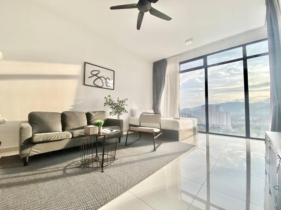 Beacon Executive #minimalist #skypool #georgetown #6pax #2br 2bath #3 Queen #quality Well Maintained #private Host * George Town