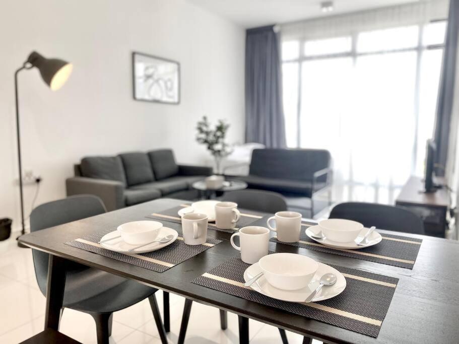 Beacon Executive #minimalist #skypool #georgetown #6pax #2br 2bath #3 Queen #quality Well Maintained #private Host *