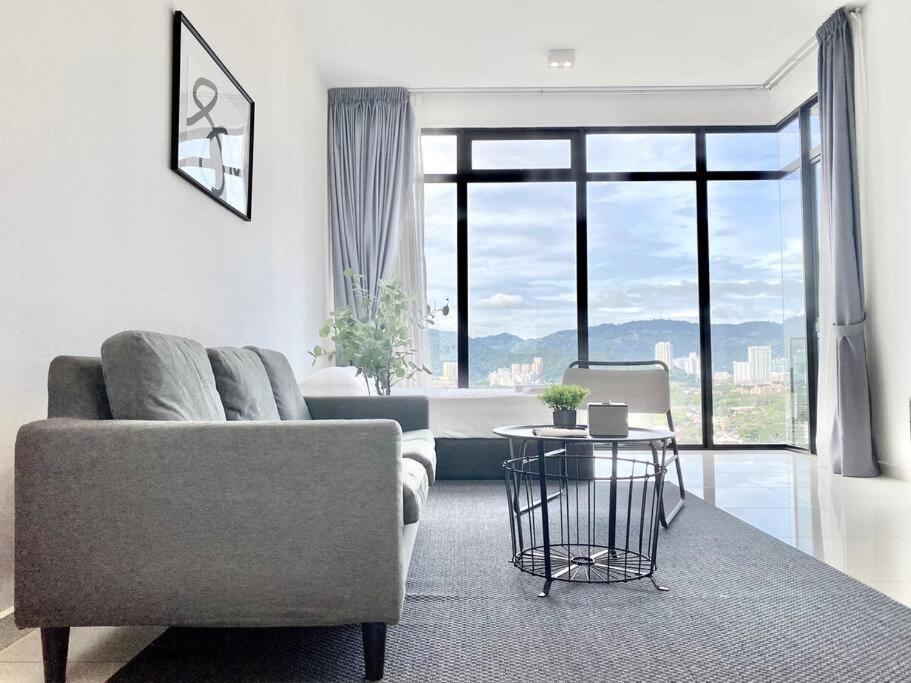 Beacon Executive #minimalist #skypool #georgetown #6pax #2br 2bath #3 Queen #quality Well Maintained #private Host *
