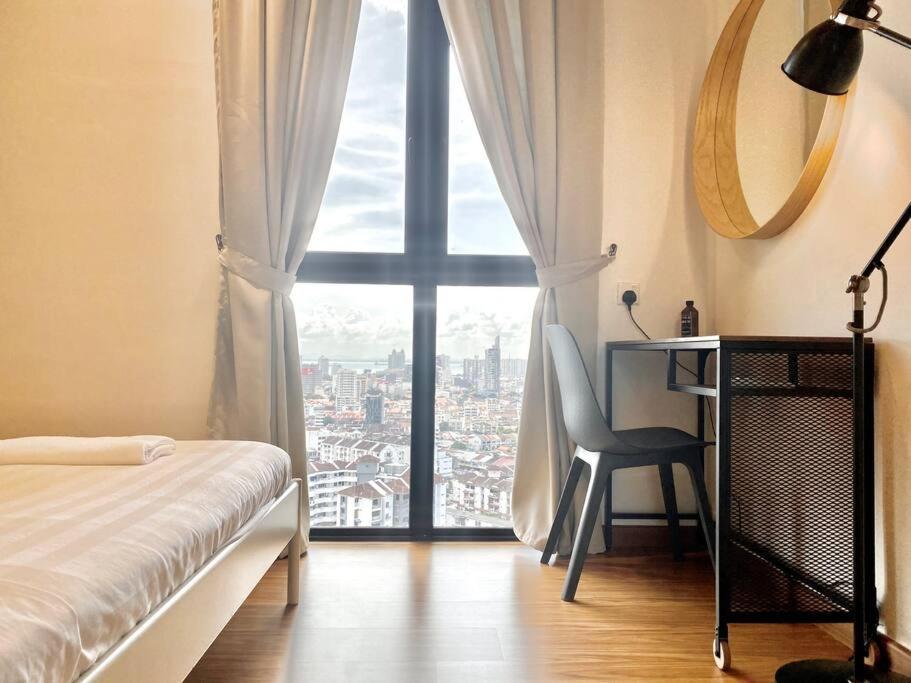 Beacon Executive #minimalist #skypool #georgetown #6pax #2br 2bath #3 Queen #quality Well Maintained #private Host George Town