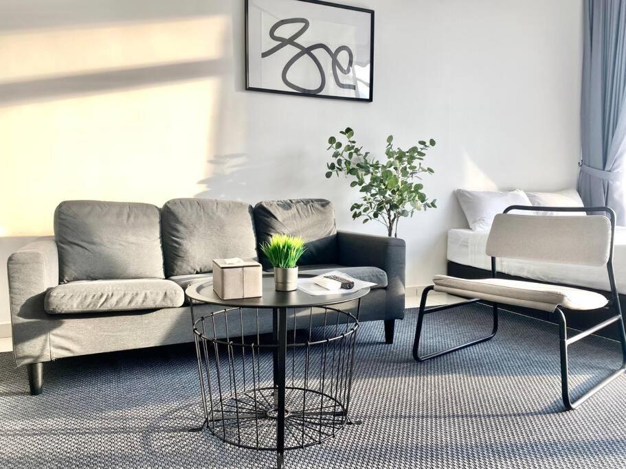 Beacon Executive #minimalist #skypool #georgetown #6pax #2br 2bath #3 Queen #quality Well Maintained #private Host Apartment
