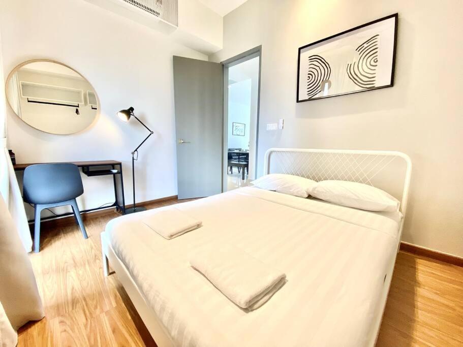 Beacon Executive #minimalist #skypool #georgetown #6pax #2br 2bath #3 Queen #quality Well Maintained #private Host *
