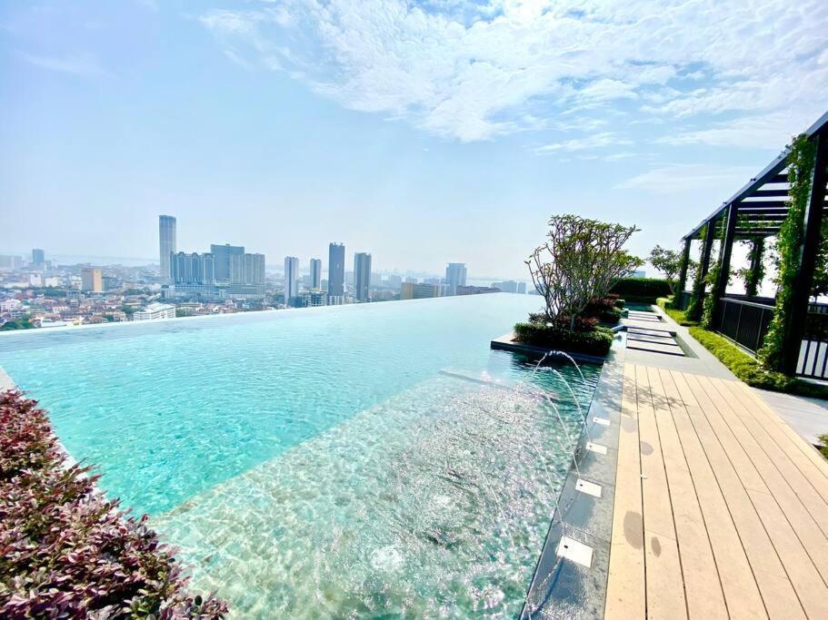 Beacon Executive #minimalist #skypool #georgetown #6pax #2br 2bath #3 Queen #quality Well Maintained #private Host *