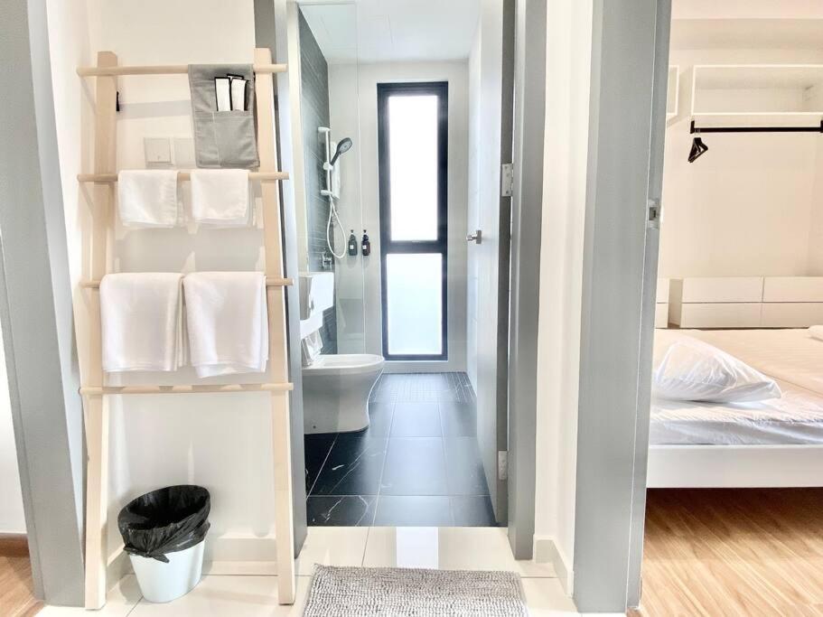 Beacon Executive #minimalist #skypool #georgetown #6pax #2br 2bath #3 Queen #quality Well Maintained #private Host Apartment *